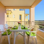 Stancija Amorozo 5 * Πόρετς