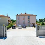 Stancija Amorozo 5 Πόρετς