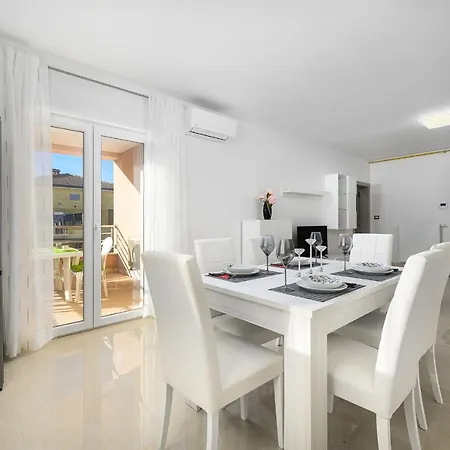 Appartement Stancija Amorozo 5 *