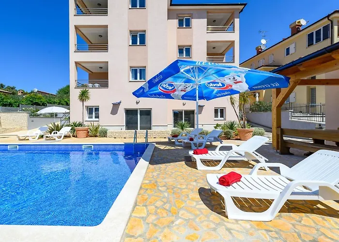 Stancija Amorozo 5 * بوريتش