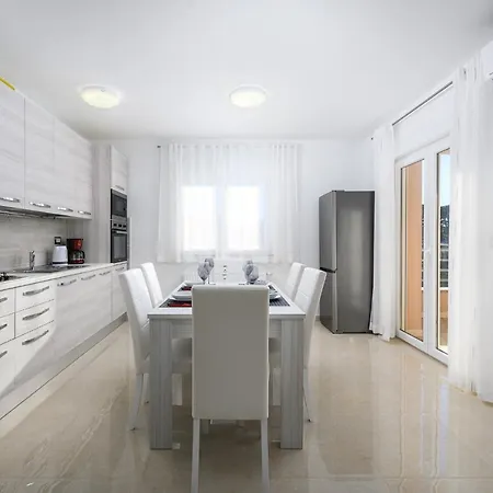 Stancija Amorozo 5 * Poreč