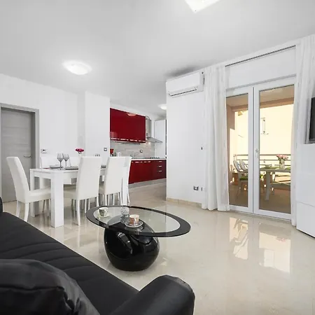 Apartment Stancija Amorozo 5 *