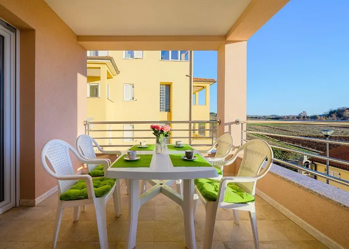 Stancija Amorozo 5 * Porec