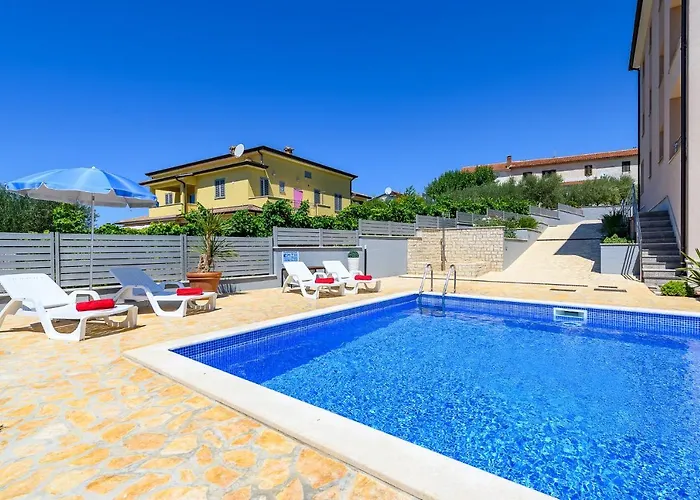 Stancija Amorozo 5 포레치