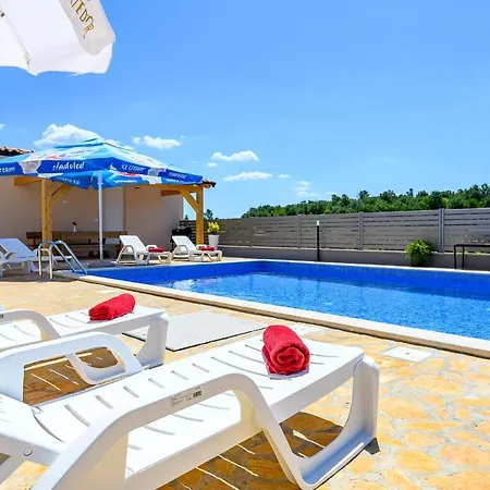 Stancija Amorozo 5 * Poreč